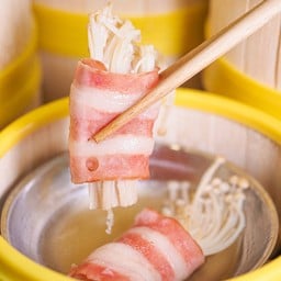 เบคอนพันเห็ดเข็มทอง