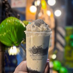 มะพร้าวปั่นนมสด ใส่เม็ดแมงลัก