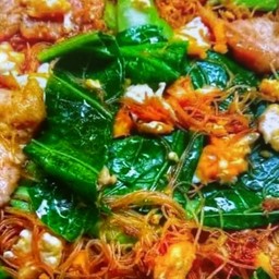 ผัดซีอิ้วเส้นหมี่หมูกรอบ