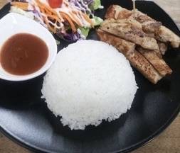 ข้าวสเต็กโคขุน น้ำจิ้มเเจ่ว