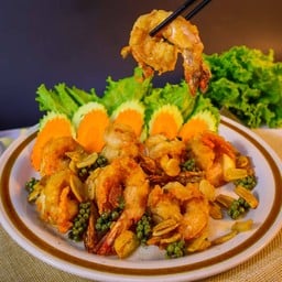 กุ้งแชบ๊วยทอดกระเทียมพริกไทยอ่อน
