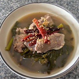 จอผักกาดกระดูกหมู