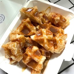 ครอฟเฟิลตัดชิ้น ราดซอส