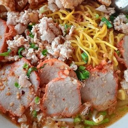 ก๋วยเตี๋ยวต้มยำหมูสับ หมูแดง