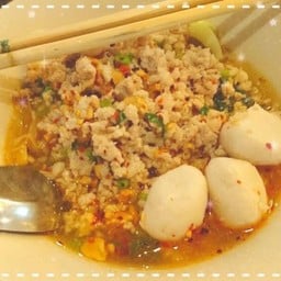 ก๋วยเตี๋ยวหมูสับ ลูกชิ้น-ต้มยำ