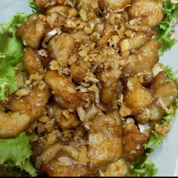 ข้าวราดผัดกระเทียม