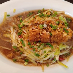 ผัดกุยช่ายขาวหมูกรอบ