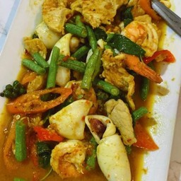 เครื่องแกงรวมมิตรทะเล