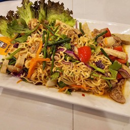 ยำมาม่า หมูยอ หมูสับ