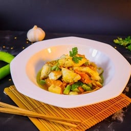 เนื้อปูก้อนผัดพริกเหลือง