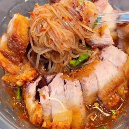 ตำเส้นเล็กหมูกรอบ