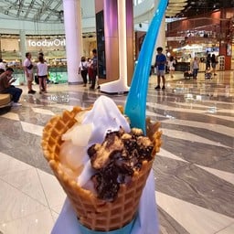 Yole Central World