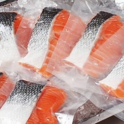 ชิ้นแซลมอนสด ขนาด 120กรัม สำหรับย่างซีอิ้ว ย่างเกลือ