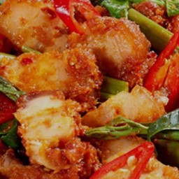 ผัดพริกแกงผักบุ้งหมูกรอบ + โค้กแก้วโอ่ง