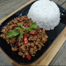 ข้าว กะเพรา หมูสับ