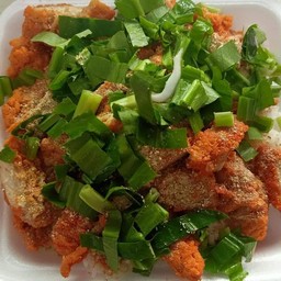 ข้าวไก่กรอบเขย่าผงปาปิก้า