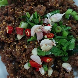 ลาบหมูทอดสารคาม