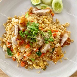 ข้าวผัดหมูกรอบ