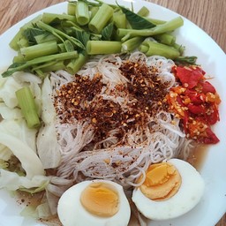 ข้าวปุ้นซาวน้ำปลาร้าพร้อมไข่ต้ม1ฟอง