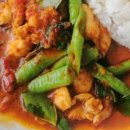 ผัดพริกแกงไก่