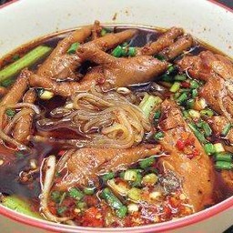 ก๋วยเตี๋ยวซุปเปอร์ไก่ตุ๋น