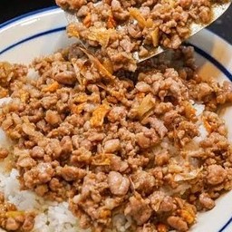 ข้าวหมูสับกระเทียม