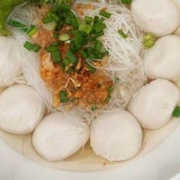 ก๋วยเตี๋ยวลูกชิ้นหมู