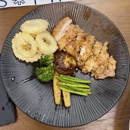 E06 - สเต็กสะโพกไก่ย่าง Grilled Chicken