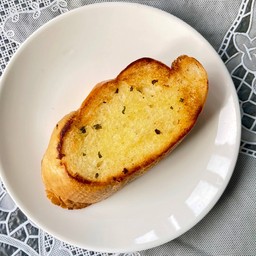 ขนมปังกระเทียม(1ก้อน)