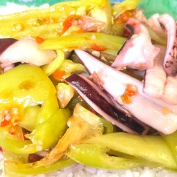 พริกหยวกปลาหมึกราดข้าว