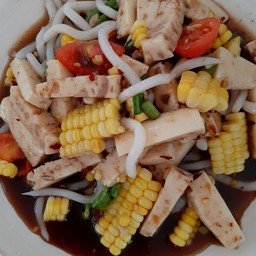 ตำเส้นสดด๊องแด๊งข้าวโพดหมูยอหนังลวก