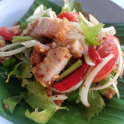 ยำหมูกรอบน้ำนัวปลาร้า