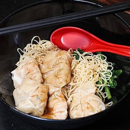 บะหมี่เกี๊ยวกุ้ง