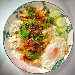 กะเพราไก่กรอบราดข้าว