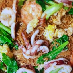 ผัดซีอิ้วเส้นหมี่ทะเล