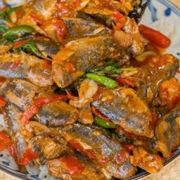 กระเพราปลากระป๋อง