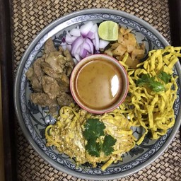 ข้าวซอยคั่วแห้ง หมู  ไก่  หมูทอด  หมูสไลด์