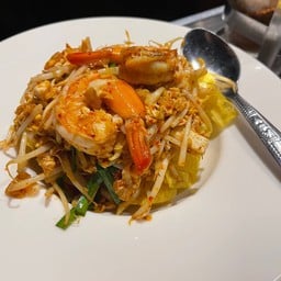 ผัดไทเกี๊ยวกรอบกุ้งสด