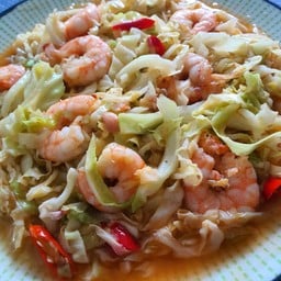 ผัดกะหล่ำปลีซอยใส่กุ้ง