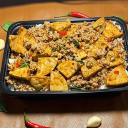 กะเพราถาด ยอยักษ์เยอะแยะ (ปริมาณเต็มกล่อง 1200 ml)