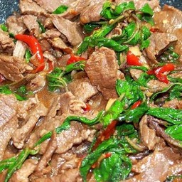 กระเพราเนื้อสด