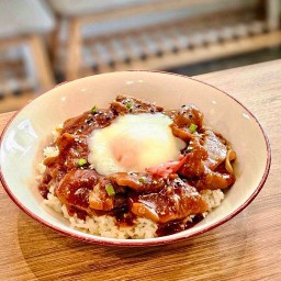 ข้าวหน้าหมูโคชูจัง