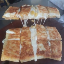 โรตีข้าวโพดไข่ชีส