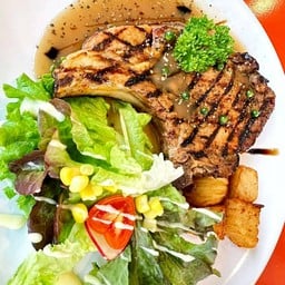 สเต็กหมูพอร์คชอพ พริกไทยดำ