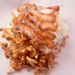 อาหลี่ หมูทอด ข้าวเหนียวไก่ทอด (สามแยกหมี)