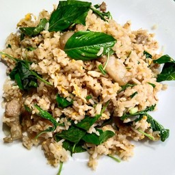 ข้าวผัดโหระพาสูตรแม่นิด