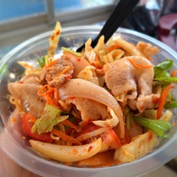 ยำมาม่าเบคอนหมูสับ