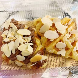 ครอฟเฟิล 2 คู่หู่แฝดคนละฝา นูเทล่าอัลมอนด์ + คาราเมลอัลมอนด์