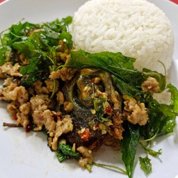 ข้าวกะเพราไข่เยี่ยวม้า