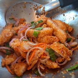 ยำไก่แซ่บ